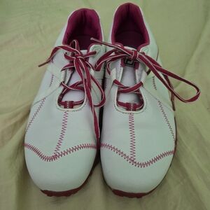 Womens Pink and White 7.5 FootJoy golf cleats